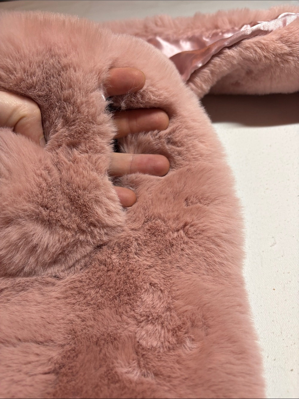 Top it Off NWT Pink Poly Faux Fur Scarf - Picture 6 of 7